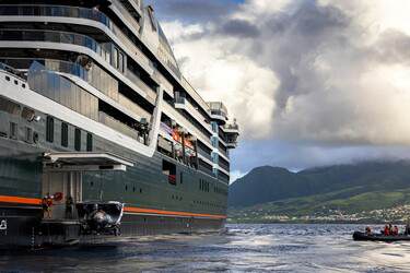 Seabourn Venture - Submarine 3.jpg